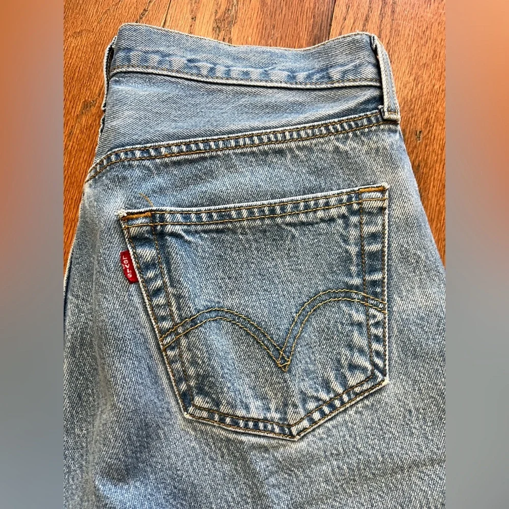 Levi’s button fly faded classic denim blue jeans 2008 VTG 33W x 34L